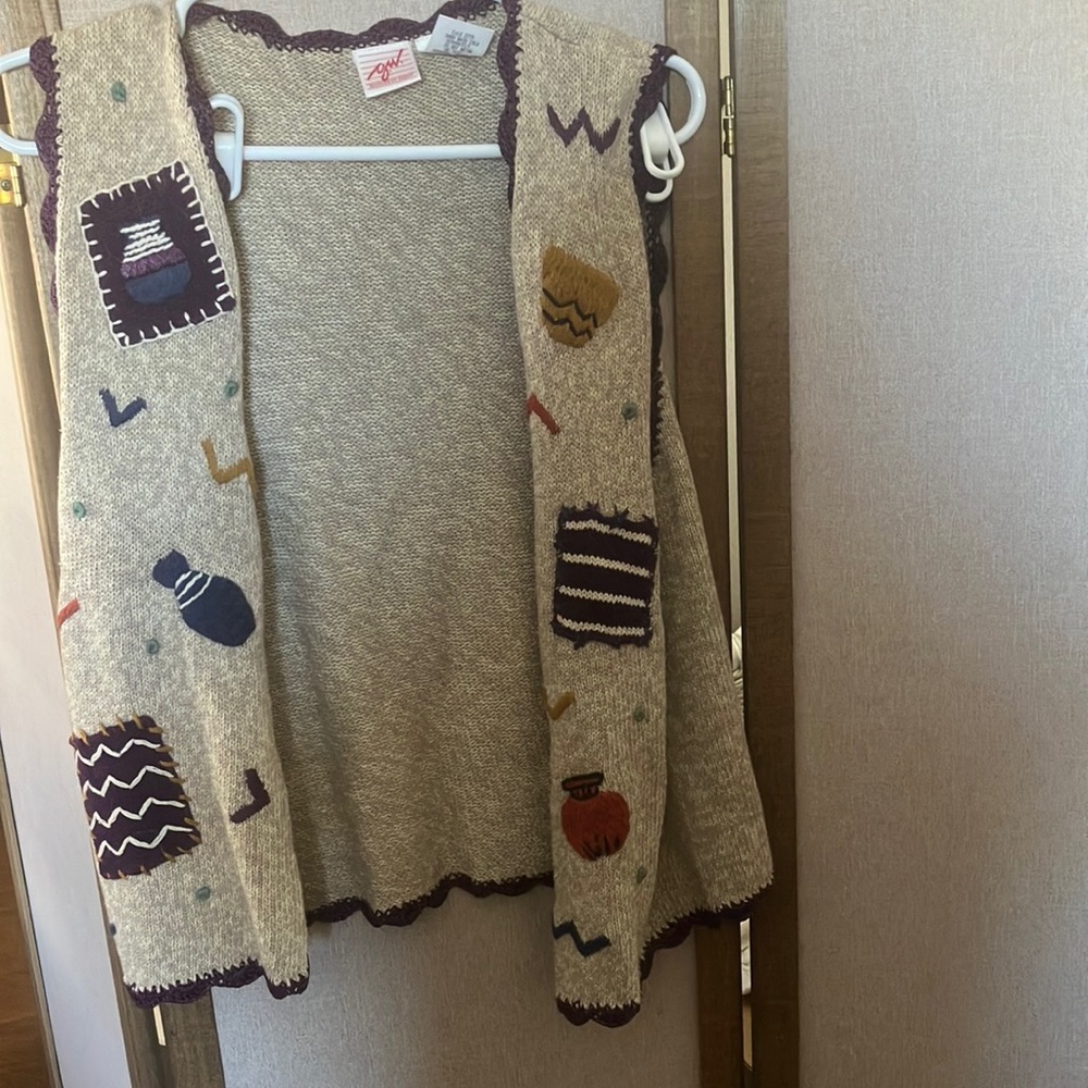 FINAL MARKDOWN Gw Patterned Beige Sweater Vest medium